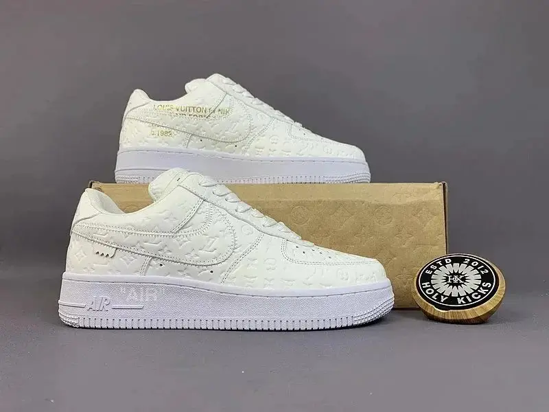 LV ARCH LICHT SNEAKER 2