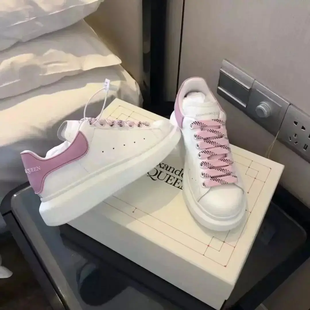 Alexander McQueen Sneakers（38 Color）